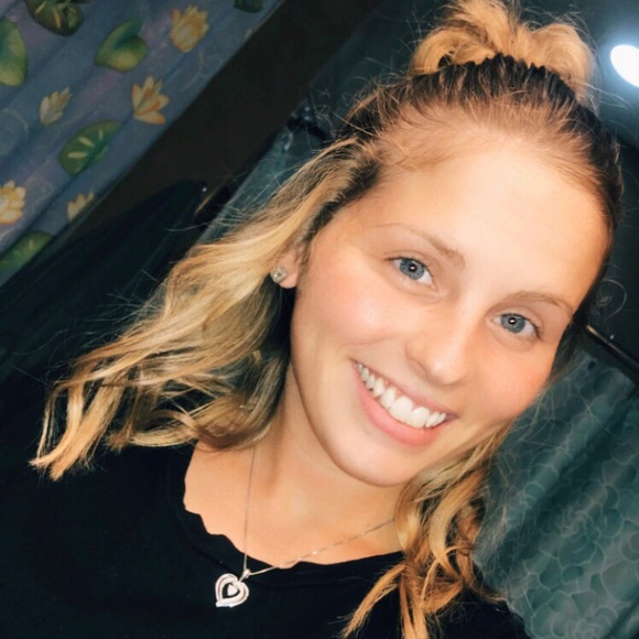 Meet your Posher, Hayley - Picture 1 of 1